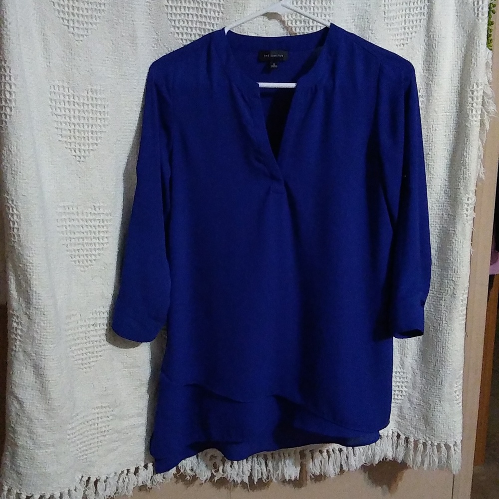 Women's vneck blouse with asymmetrical hem and quarter sleeve with buttons